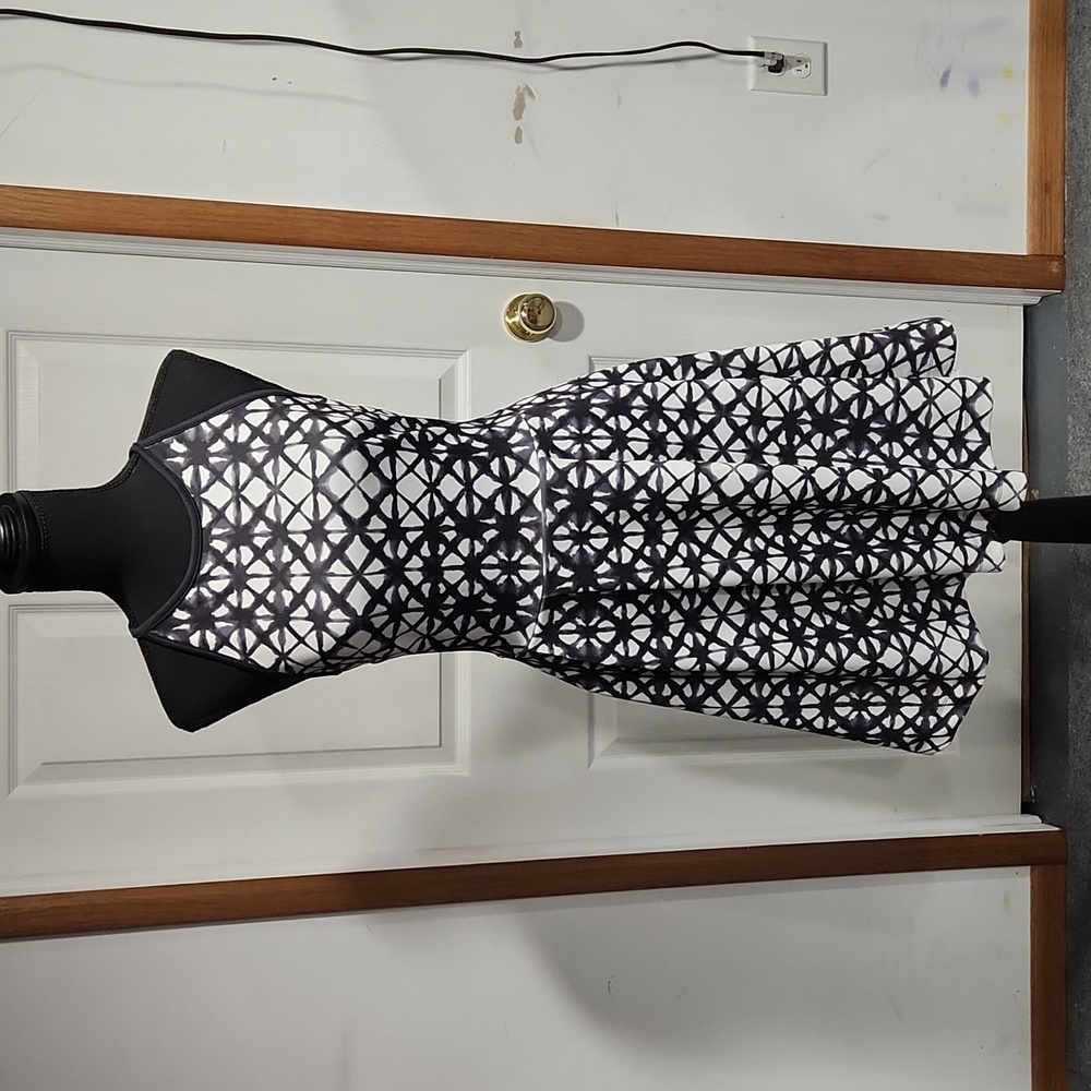 5/$35 - Women's Black and White Dress